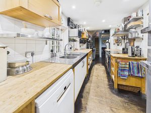 Kitchen- click for photo gallery